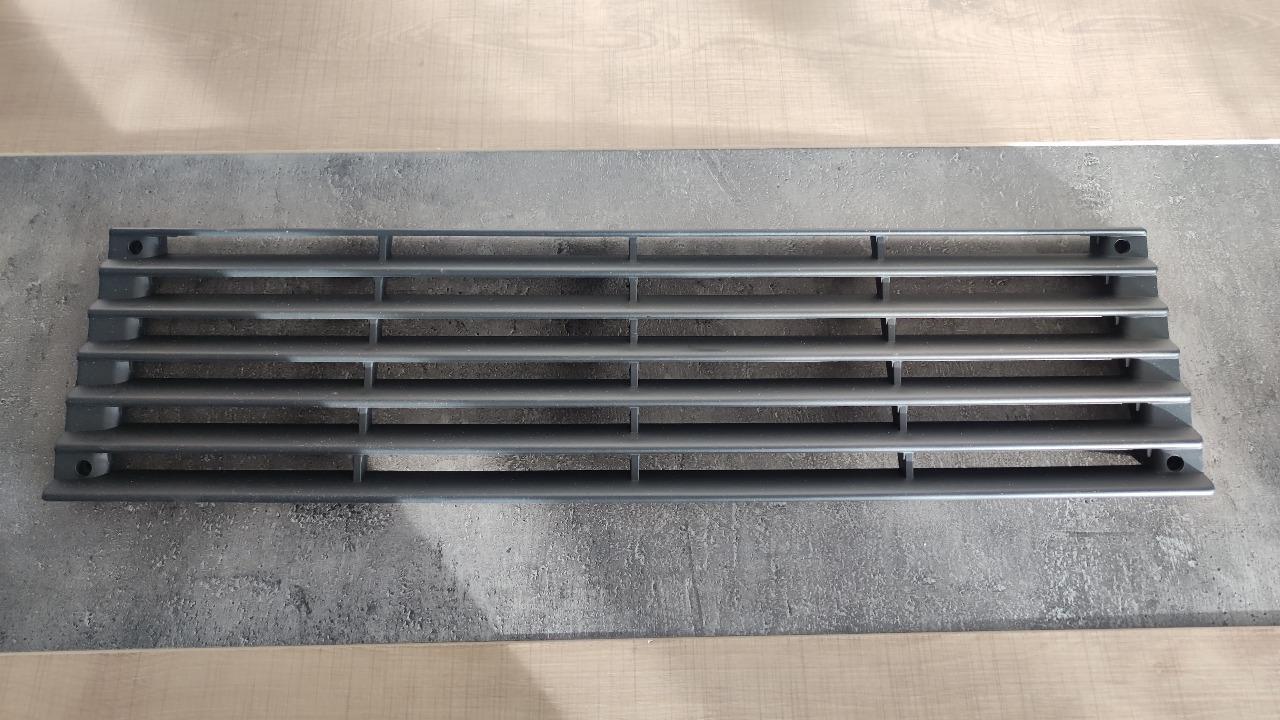 Grille arrière entre feux Renault Alpine A610 GTA LesAnciennes.com