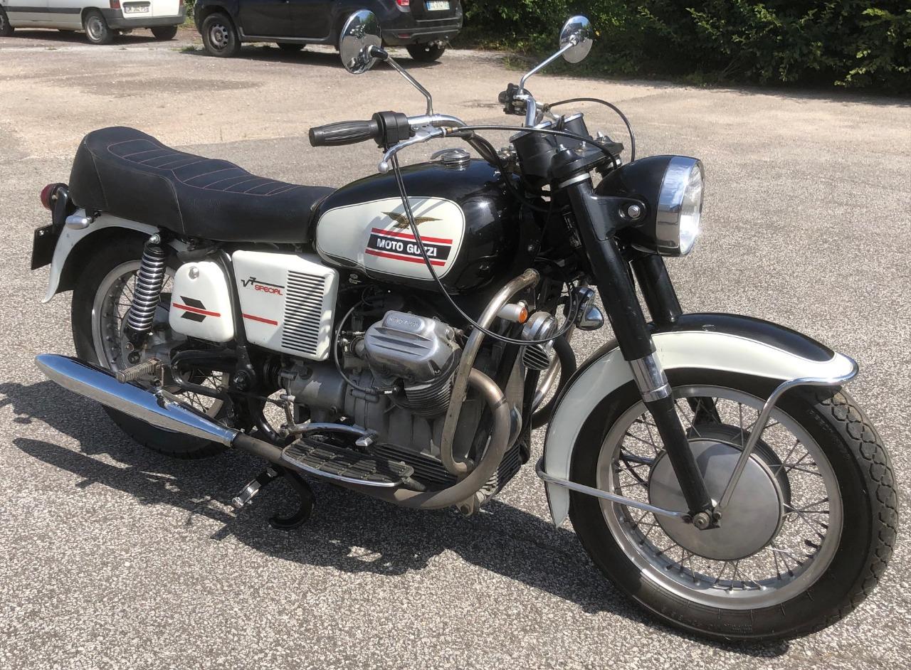 MOTO GUZZI V7 V7 SPECIAL - 1971 LesAnciennes.com