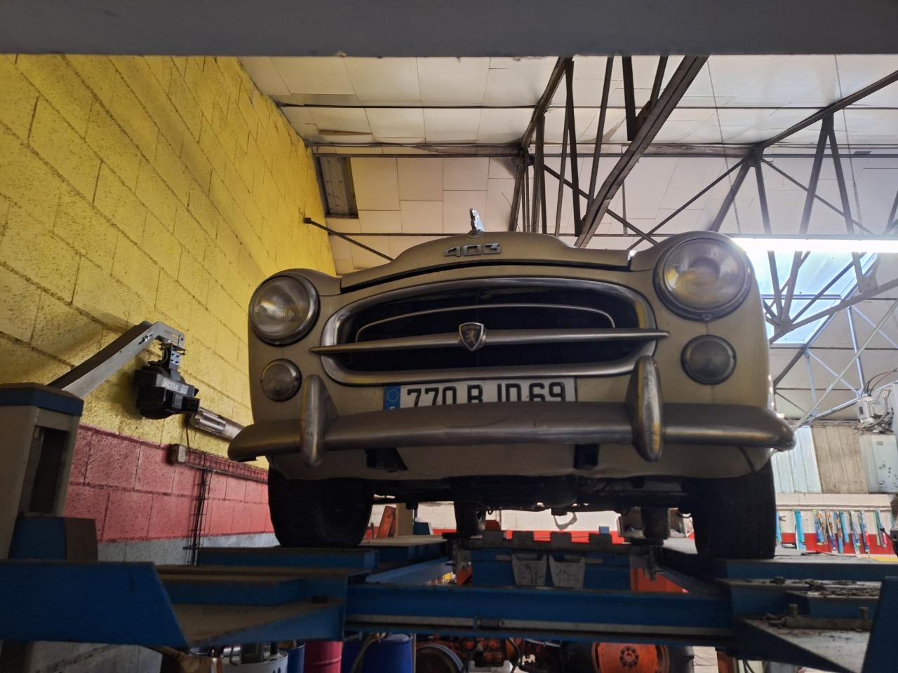 PEUGEOT 403 Berline - 1959 LesAnciennes.com