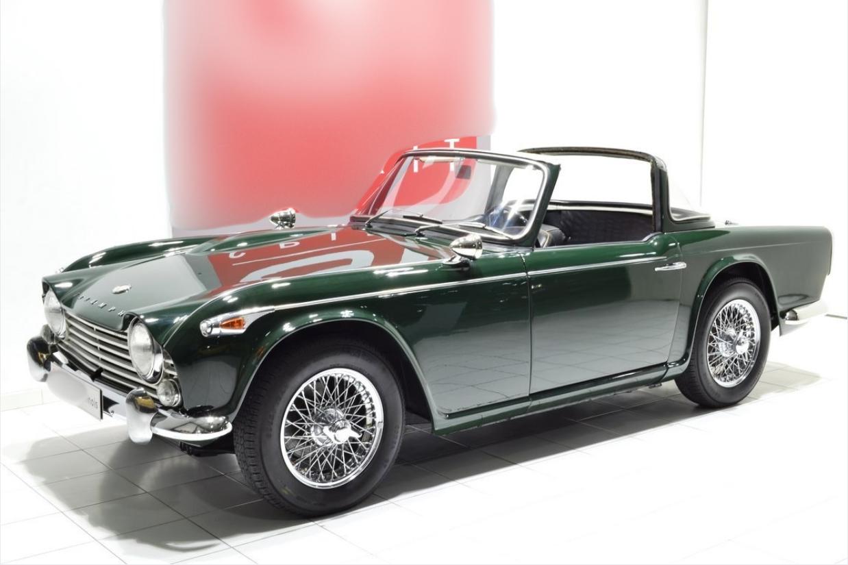 TRIUMPH TR4A IRS Surrey Top + OD - 1967 LesAnciennes.com