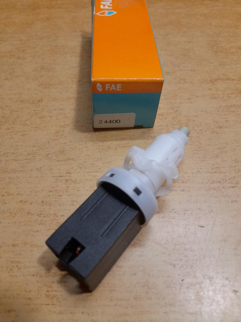 Contacteur feux stop fiat uno Tipo tempra LesAnciennes.com
