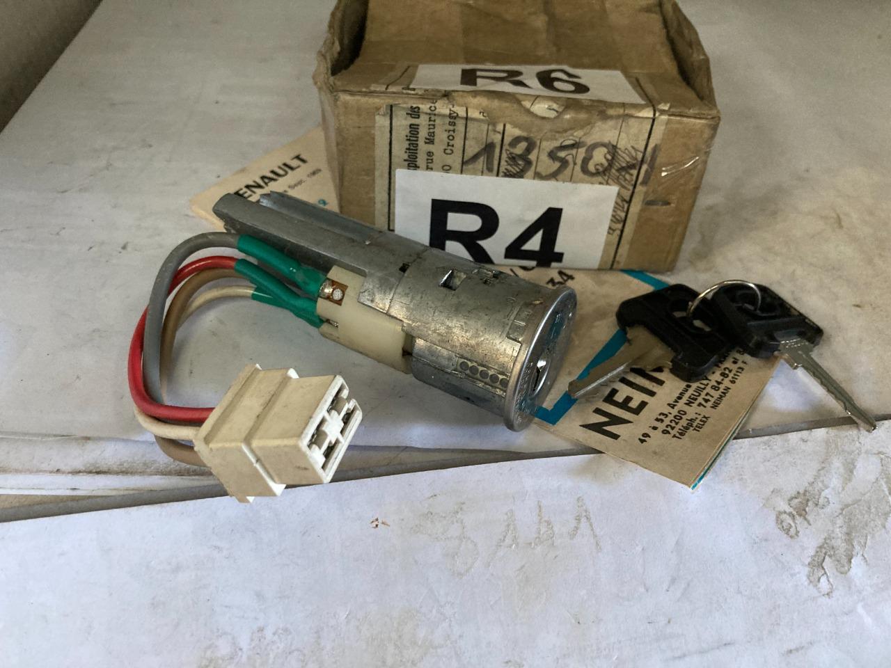 NEIMAN neuf RENAULT R4 R6 LesAnciennes.com