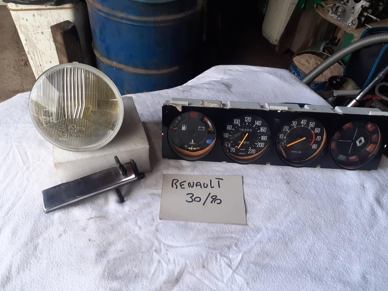 Lot de pièces RENAULT 30 (R30) LesAnciennes.com