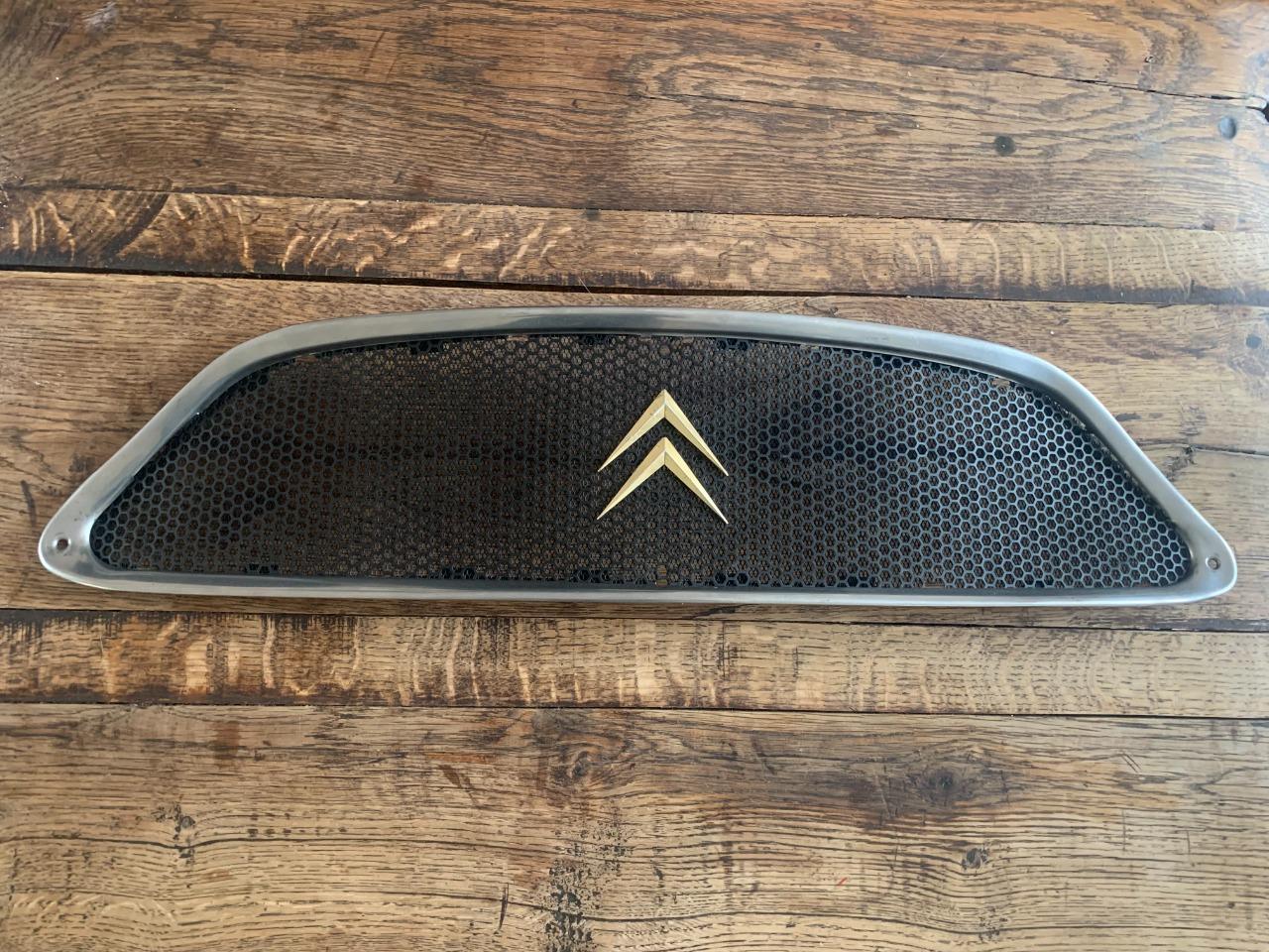 Calandre CITROEN Ami 8 Berline et Break LesAnciennes.com