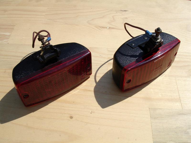Raydyot feux arrière anti brouillard paire LesAnciennes.com