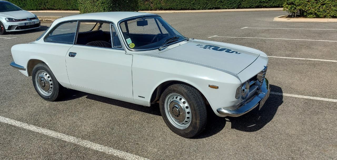 ALFA ROMEO 1300 GT Junior - 1968 LesAnciennes.com