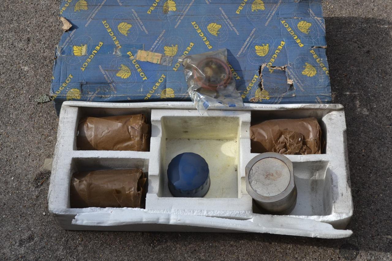 Kit chemises pistons axes PEUGEOT 304 305, neuf LesAnciennes.com