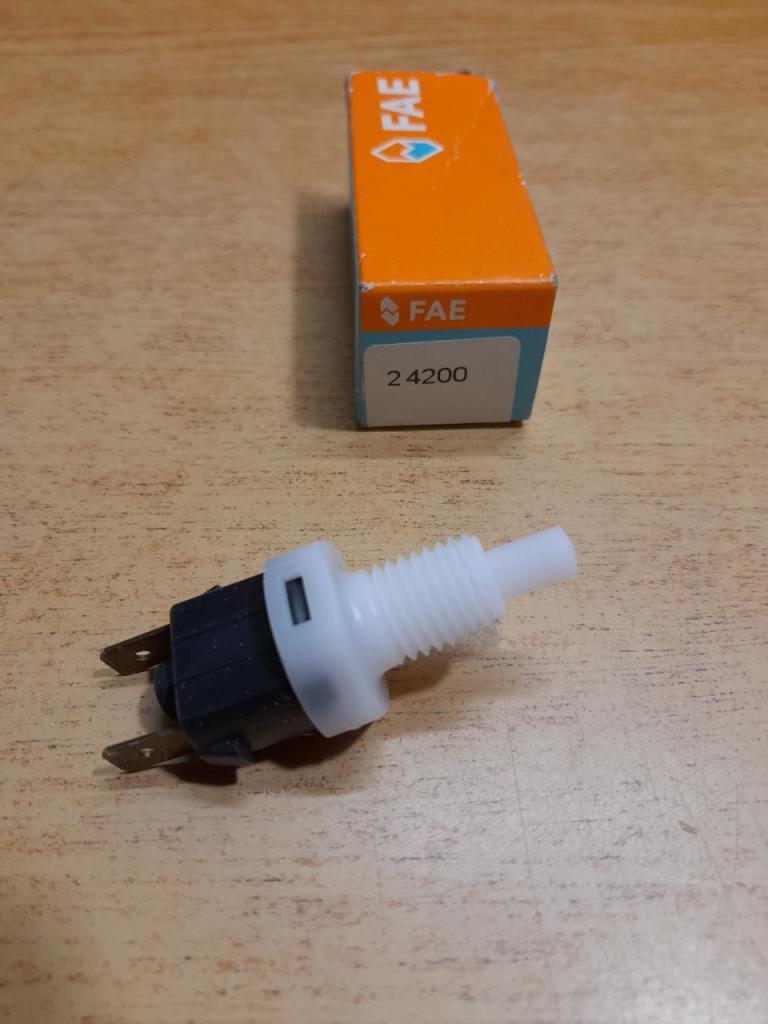 Contacteur feux stop Opel corsa Senator LesAnciennes.com