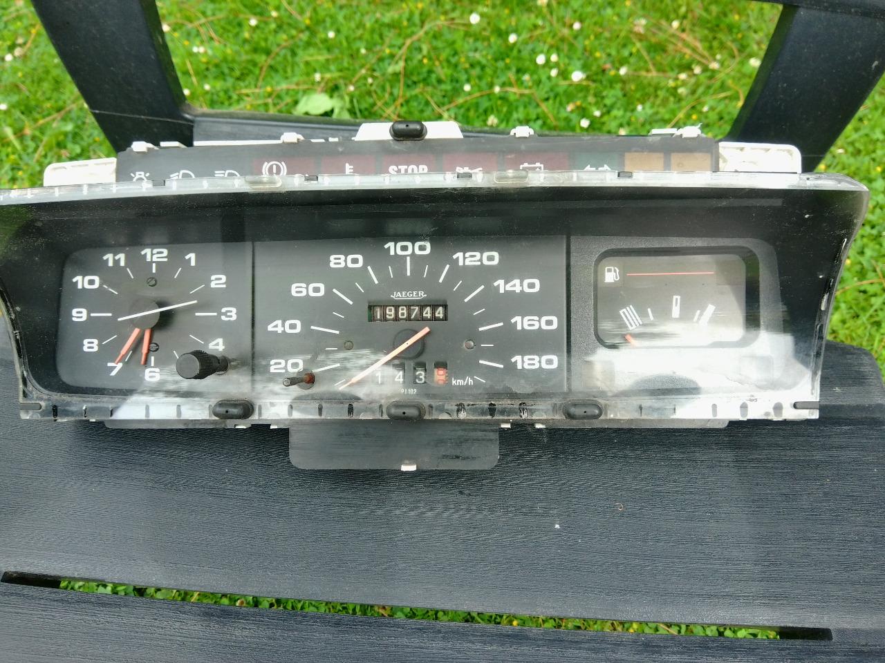 Combine instrumentation PEUGEOT 205 LesAnciennes.com