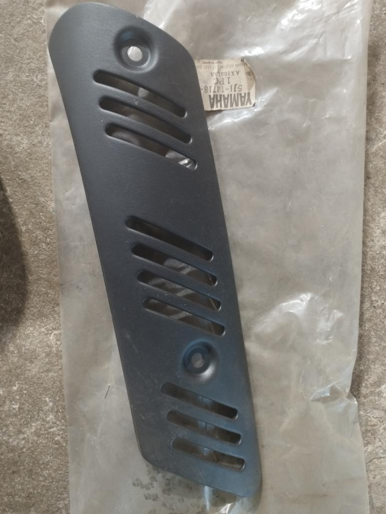 Grille échappement YAMAHA DT 50 /DT80 LesAnciennes.com