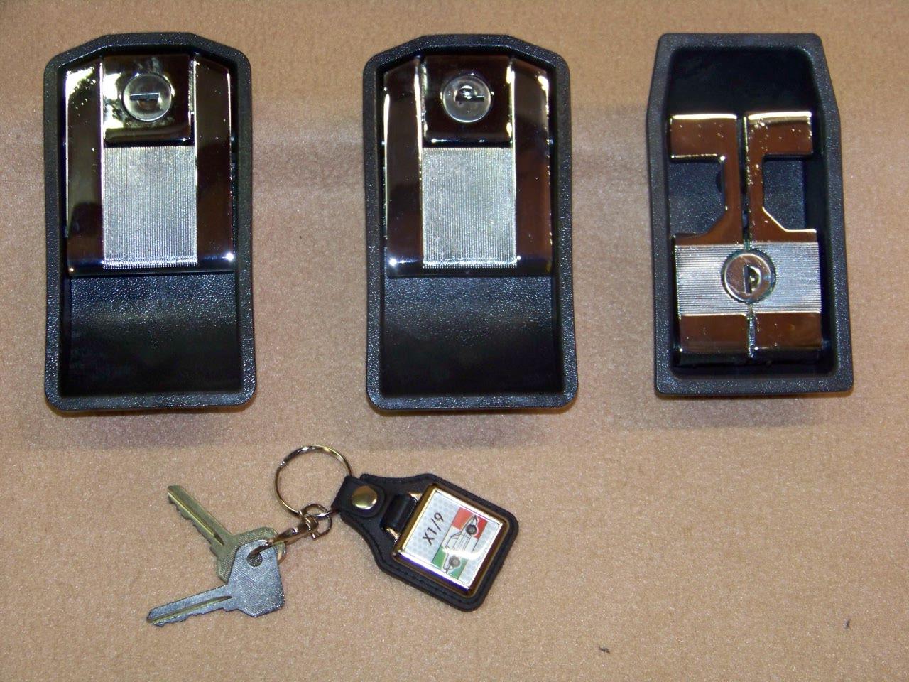 Fiat X1/9 : serrures. LesAnciennes.com
