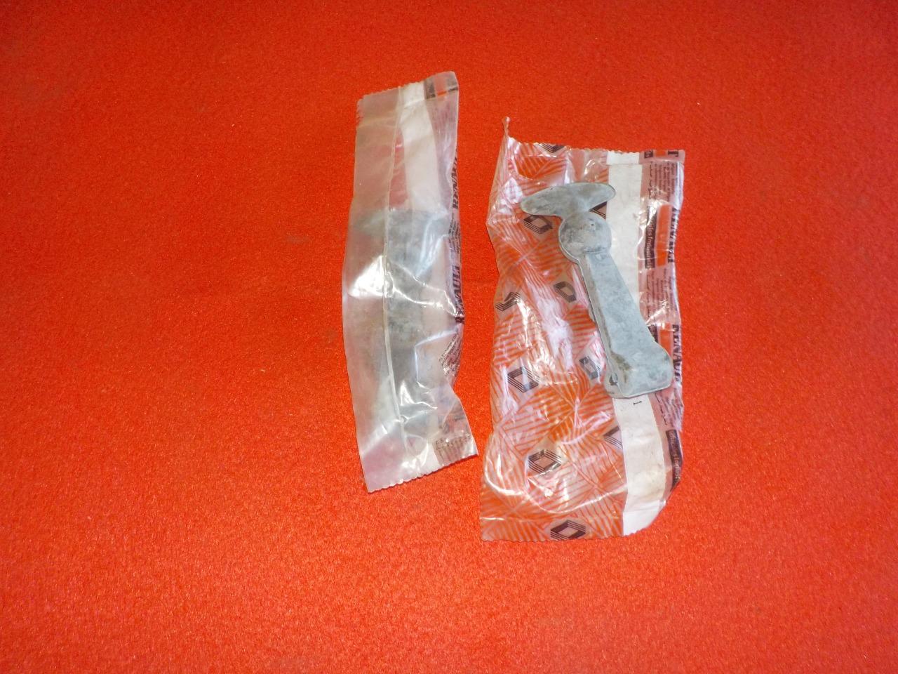 Attache capot RENAULT 8 (R8) Gordini LesAnciennes.com