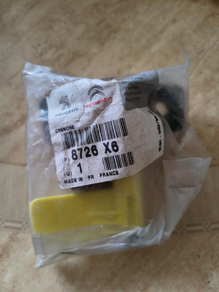 Crémone / verrou PSA réf. 8726.X6 LesAnciennes.com