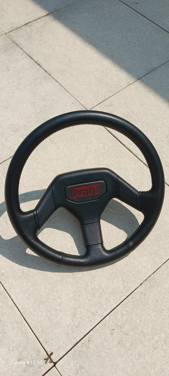 Volant cuir neuf PEUGEOT 205 Gti griffe LesAnciennes.com