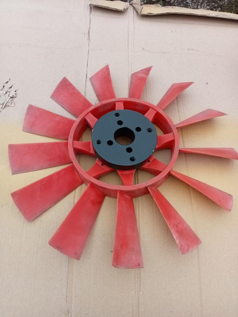 Hélice TRIUMPH TR6 LesAnciennes.com