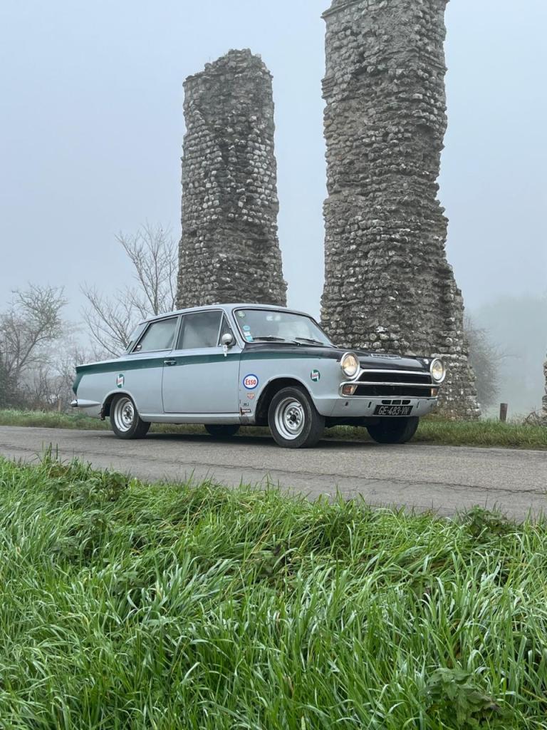 FORD Cortina - 1965 LesAnciennes.com