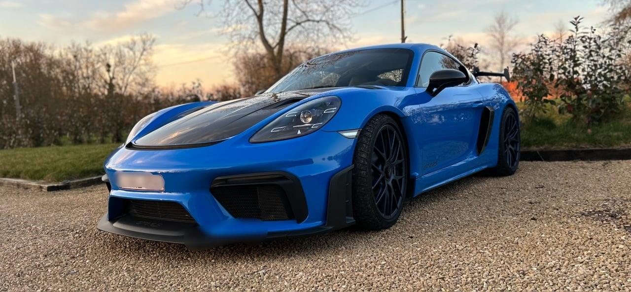 2022 Porsche Cayman 718 GT4 RS 9,000 kms LesAnciennes.com