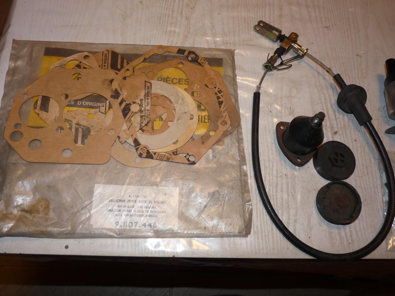 Lot de Pièces RENAULT 4 (R4) LesAnciennes.com