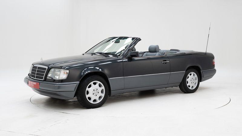 MERCEDES-BENZ E 220 Cabriolet - 1994 LesAnciennes.com