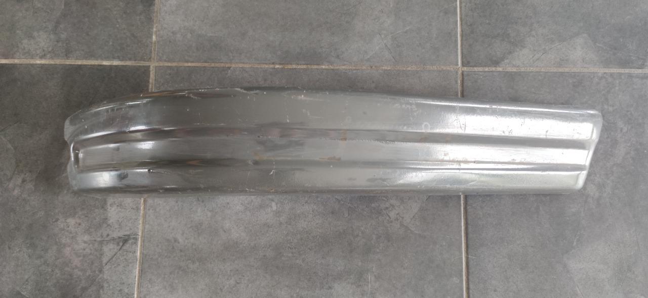 Pare chocs avant gauche RENAULT Estafette LesAnciennes.com