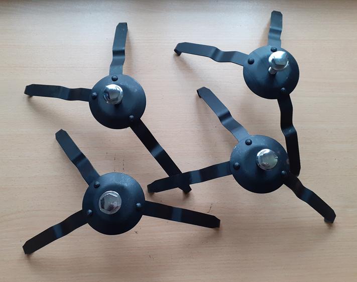 Fixations enjoliveurs CITROEN Traction LesAnciennes.com