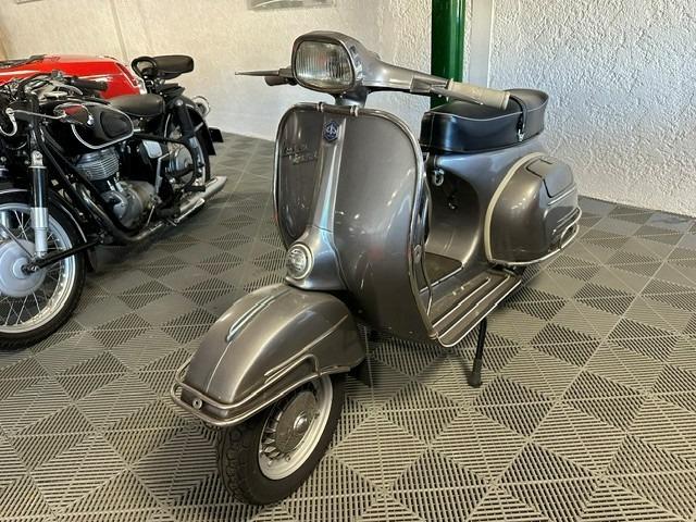 VESPA 150 Sprint - 1966 LesAnciennes.com
