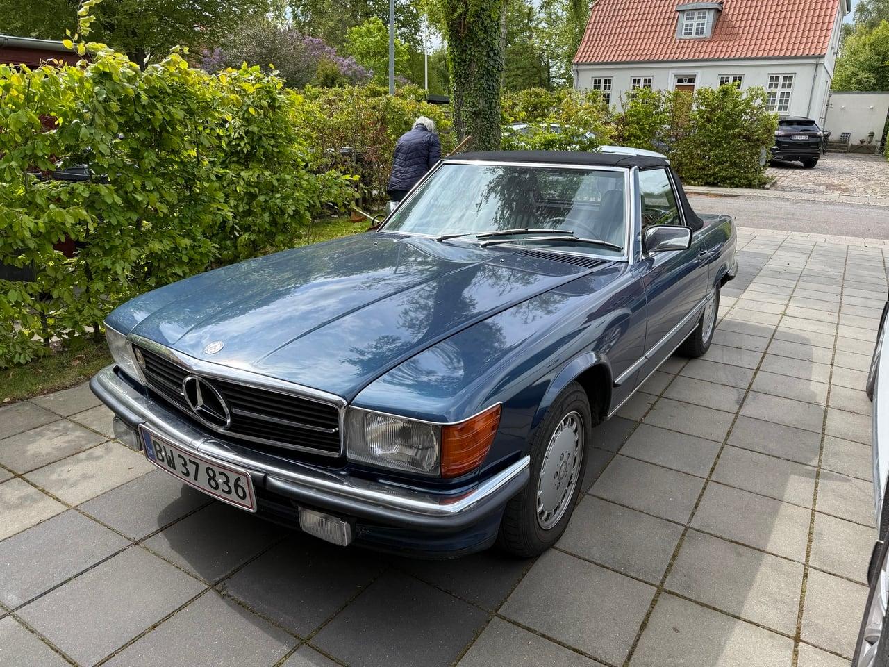 1986 Mercedes-Benz 300SL R107 LesAnciennes.com