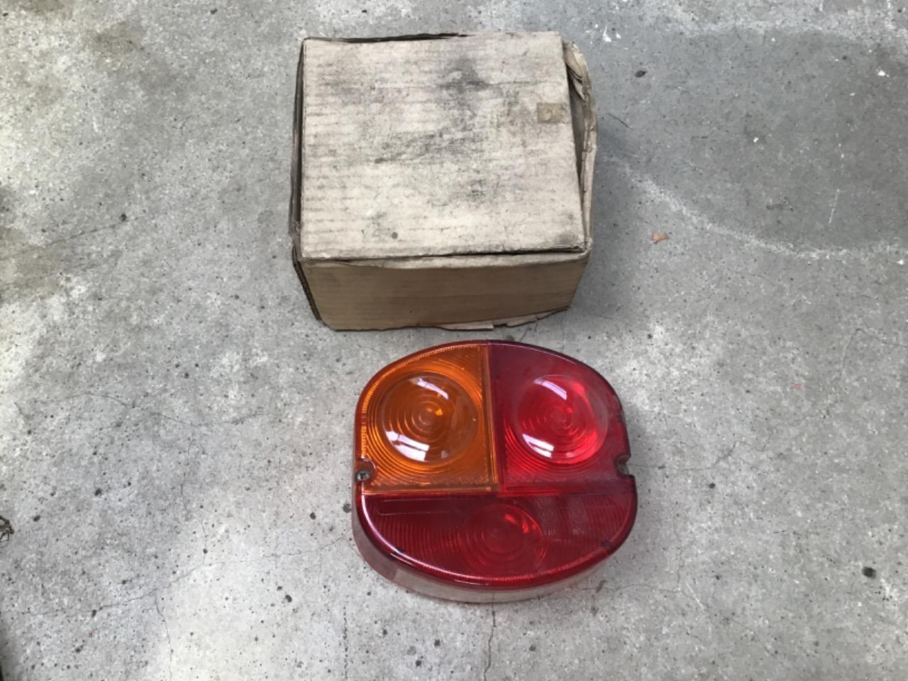 CABOCHON ARRIÈRE GAUCHE NEUF CAMION UTILITAIRE LesAnciennes.com