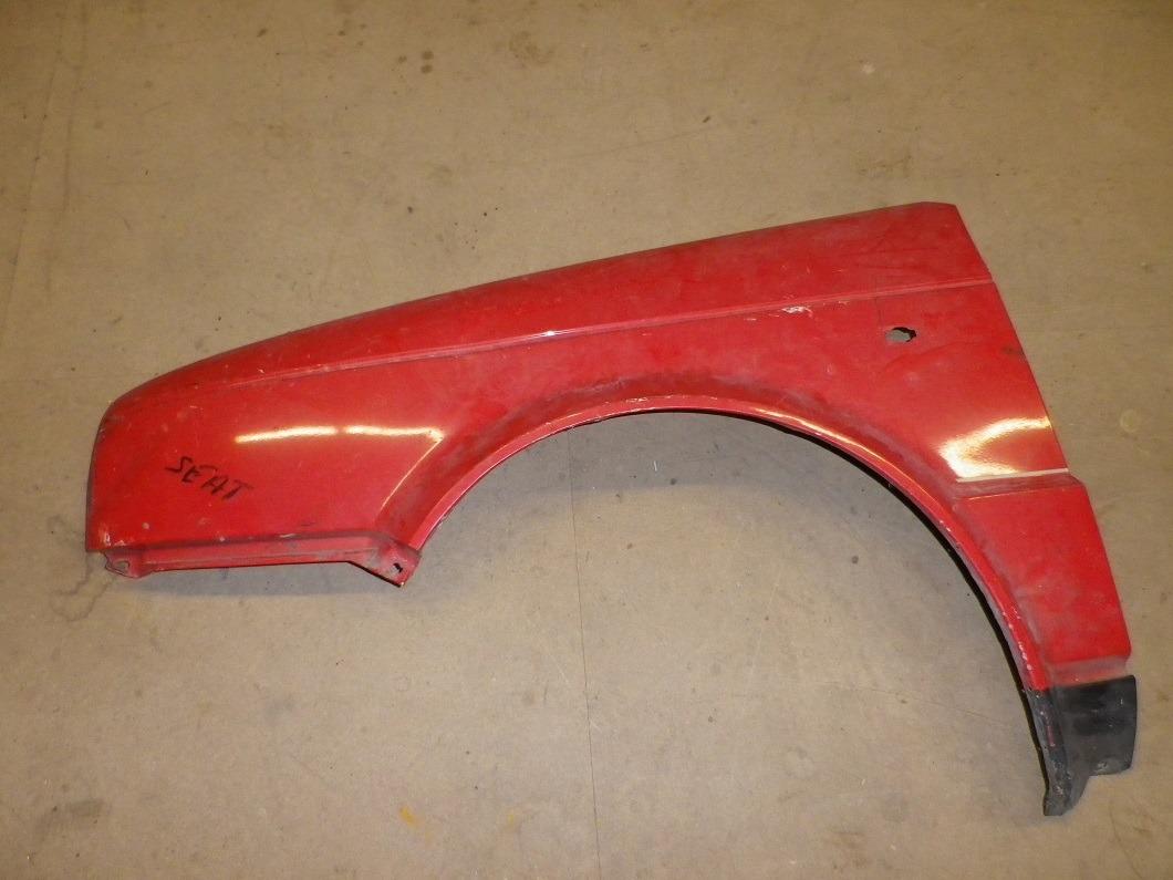 Aile avant SEAT IBIZA LesAnciennes.com