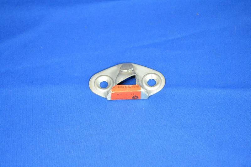 Gâche porte AV DTE PEUGEOT D3A D4A D4B LesAnciennes.com