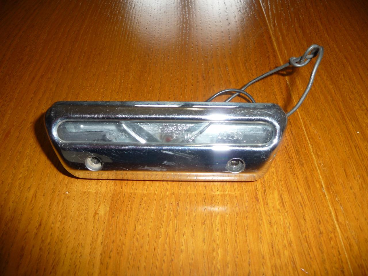 Pièces RENAULT 20 /30 ECLAIRAGE PLAQUE IMMAT LesAnciennes.com