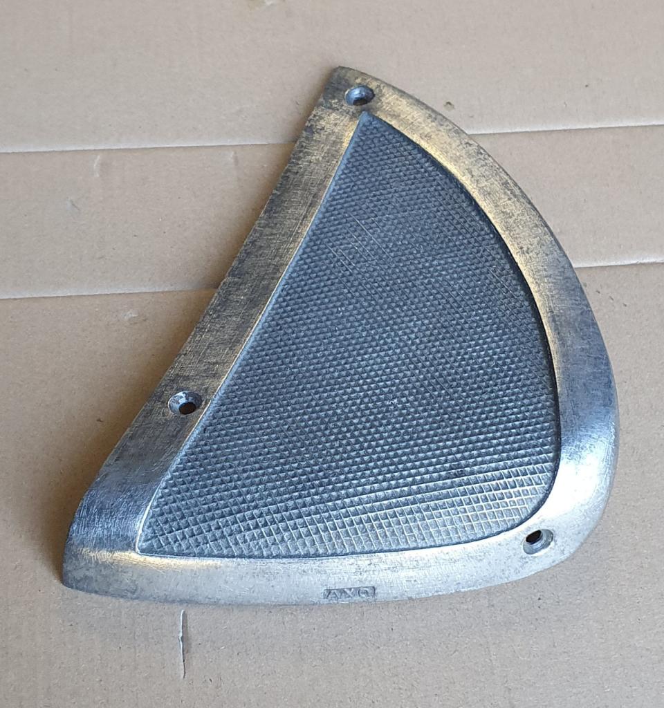 Sabot d'aile Avant droit Citroën Traction LesAnciennes.com