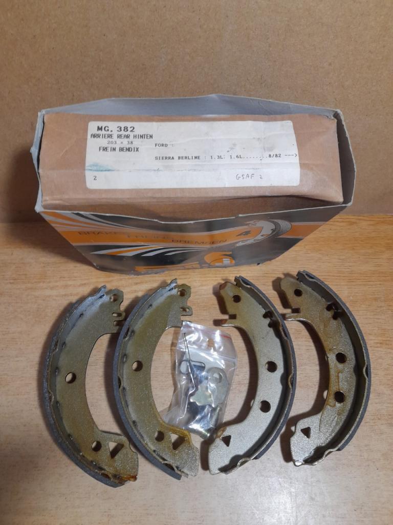Mâchoires de frein arrière Ford sierra MG.382 LesAnciennes.com