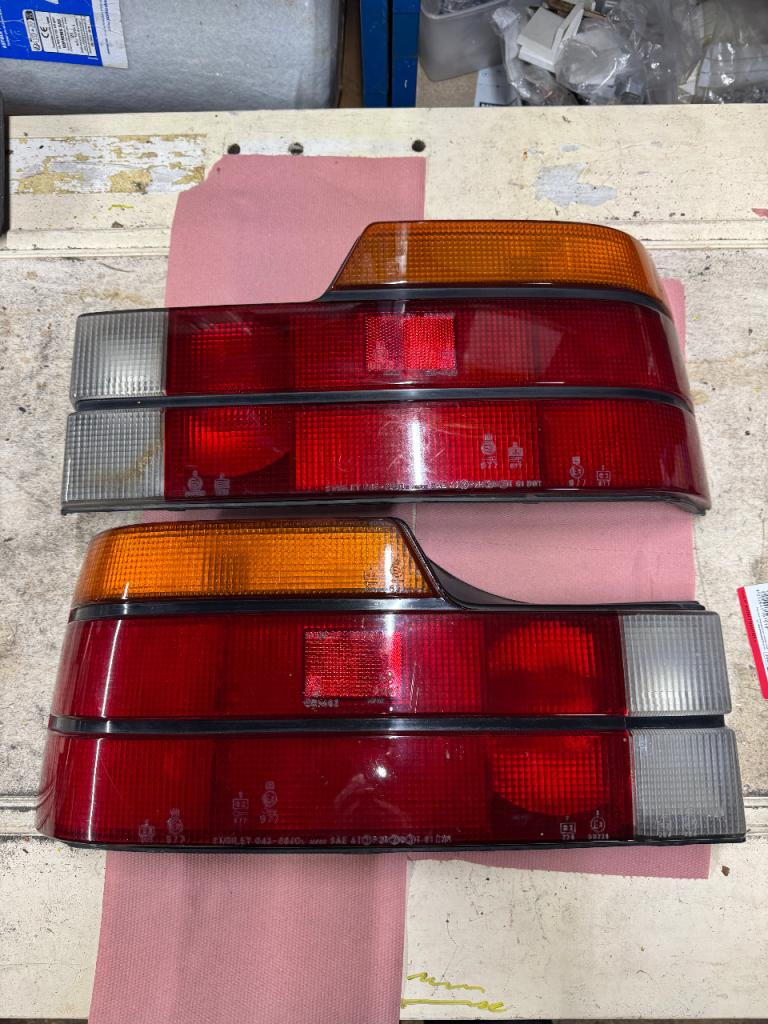 Paire de feu arrière MAZDA 626 GLX LesAnciennes.com