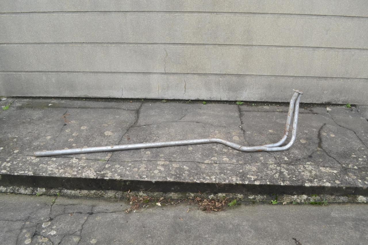 Tuyau AV, double sortie, PEUGEOT 304 essence, neuf LesAnciennes.com