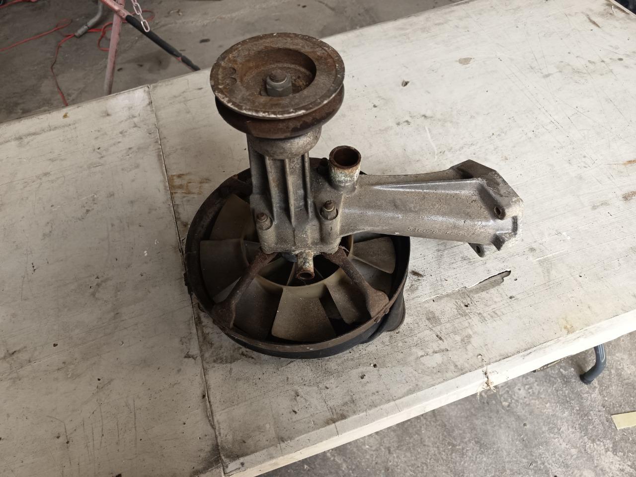 Pompe à eau LesAnciennes.com