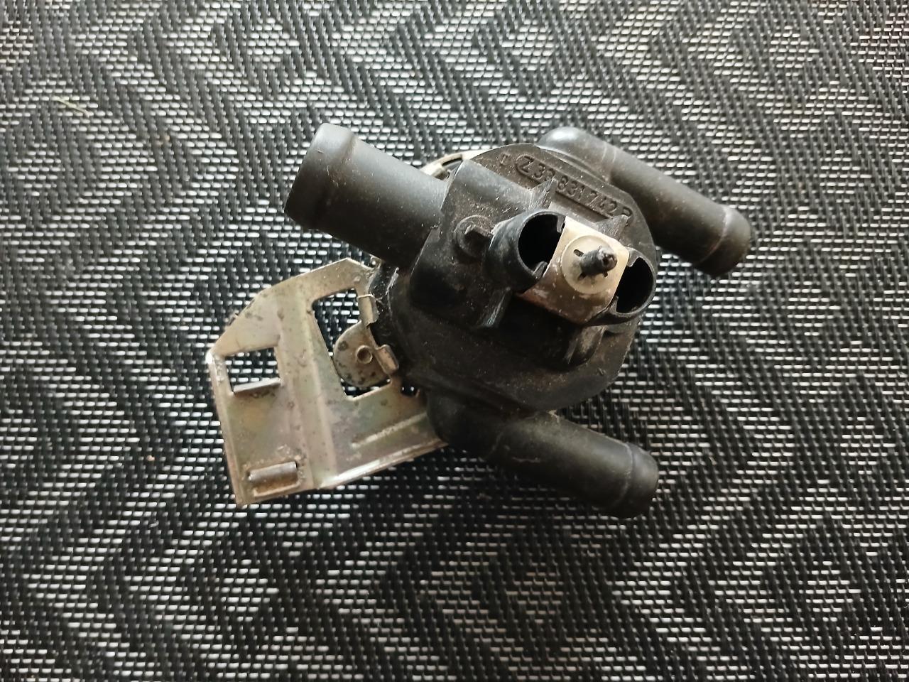 Robinet de chauffage RENAULT 12 (R12) série 2 LesAnciennes.com