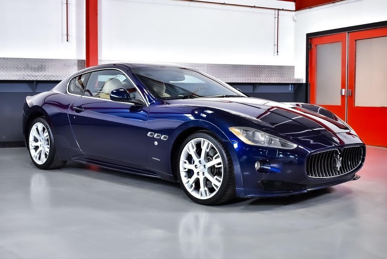 2011 Maserati GranTurismo S Coupe 4,7L V8 LesAnciennes.com