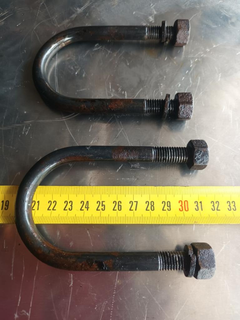 Pièces RENAULT Juvaquatre bride Pont ar LesAnciennes.com