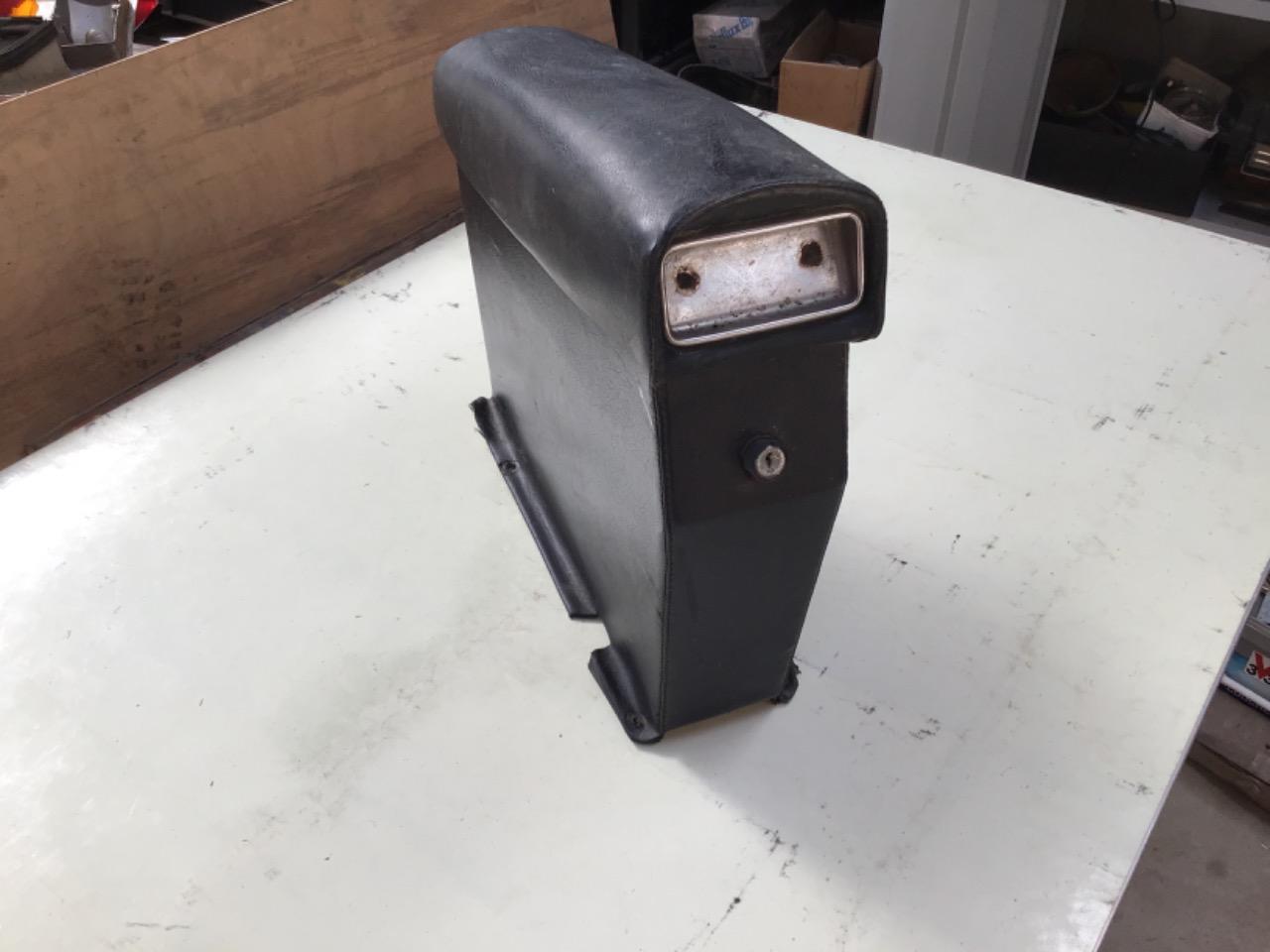 Accoudoir central DIVERS LesAnciennes.com