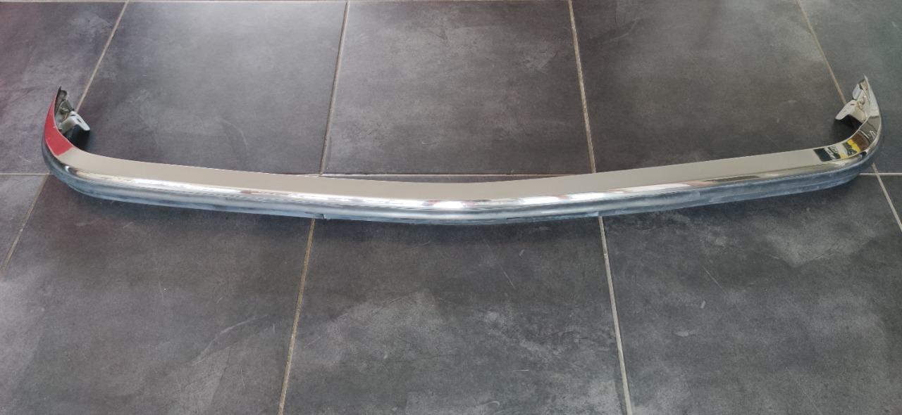 Pare chocs avant bandeau caoutchouc PEUGEOT 204 LesAnciennes.com