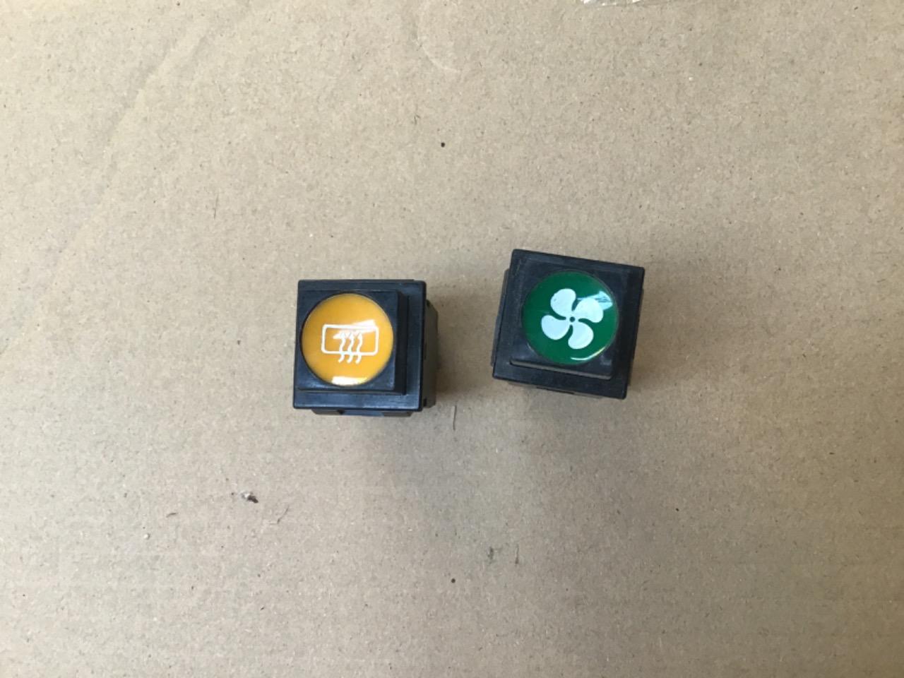 BOUTONS NEUFS DEGIVRAGE ET VENTILATION LesAnciennes.com