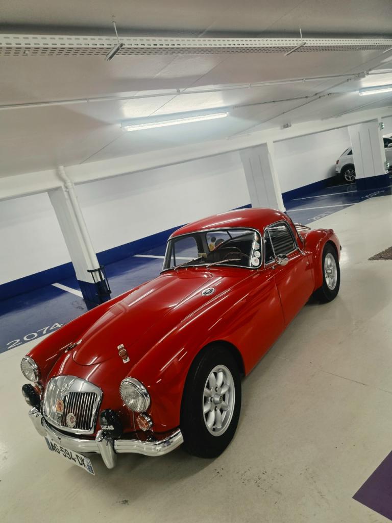 MG MGA Coupe 1600 - 1961 LesAnciennes.com