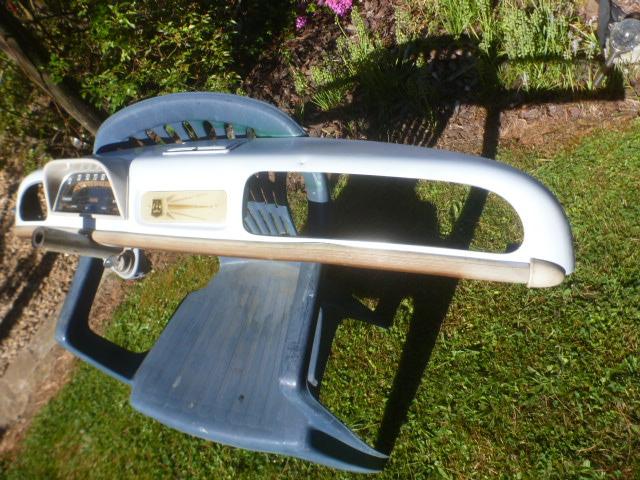 RENAULT Dauphine:planche de bord et compteur LesAnciennes.com