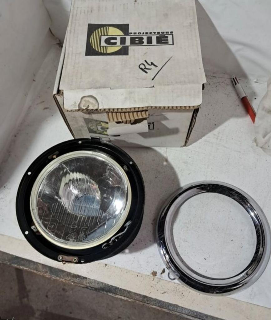 Phare complet Cibié pour RENAULT 4L (R4L) LesAnciennes.com