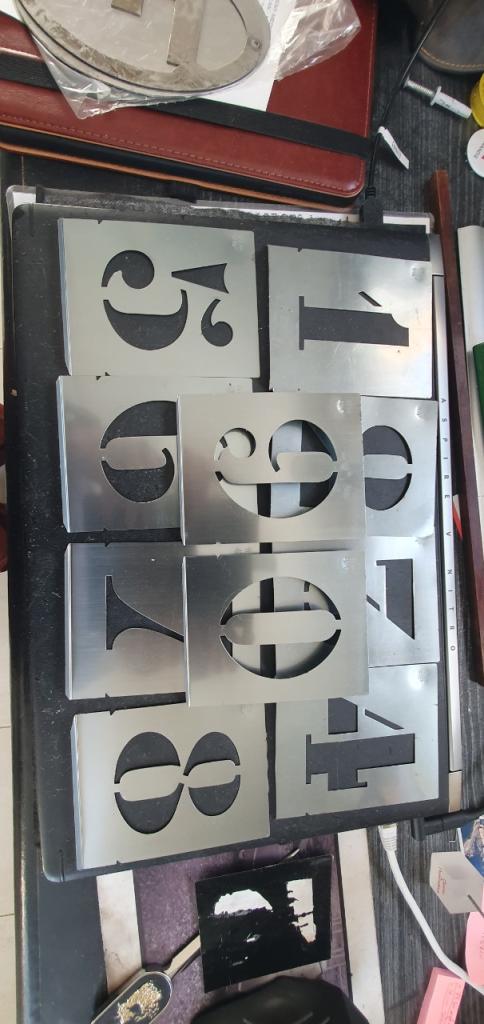 Pochoirs inox pour plaques d'immatriculation LesAnciennes.com