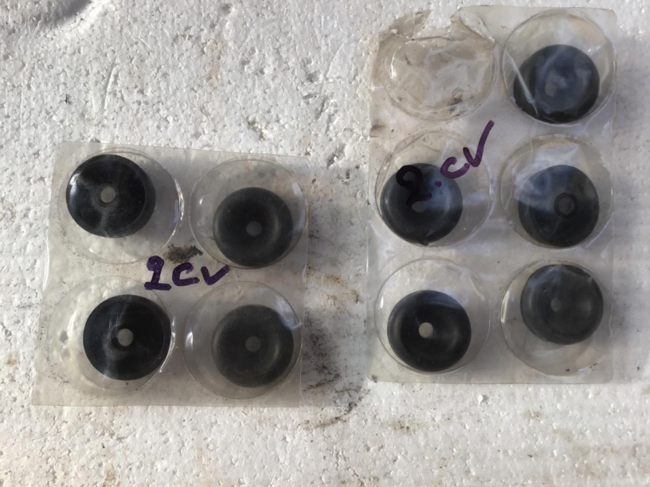 CAPUCHONS CYL ROUE AV CITROEN 2CV AMI6 LesAnciennes.com