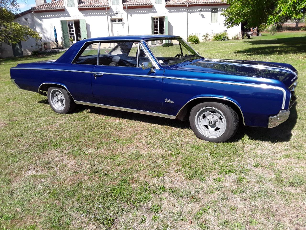 OLDSMOBILE Cutlass F85 - 1964 LesAnciennes.com