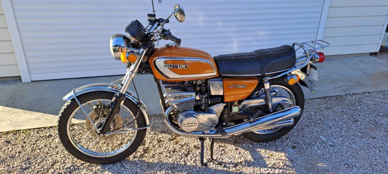 SUZUKI GT 380 - 1974 LesAnciennes.com