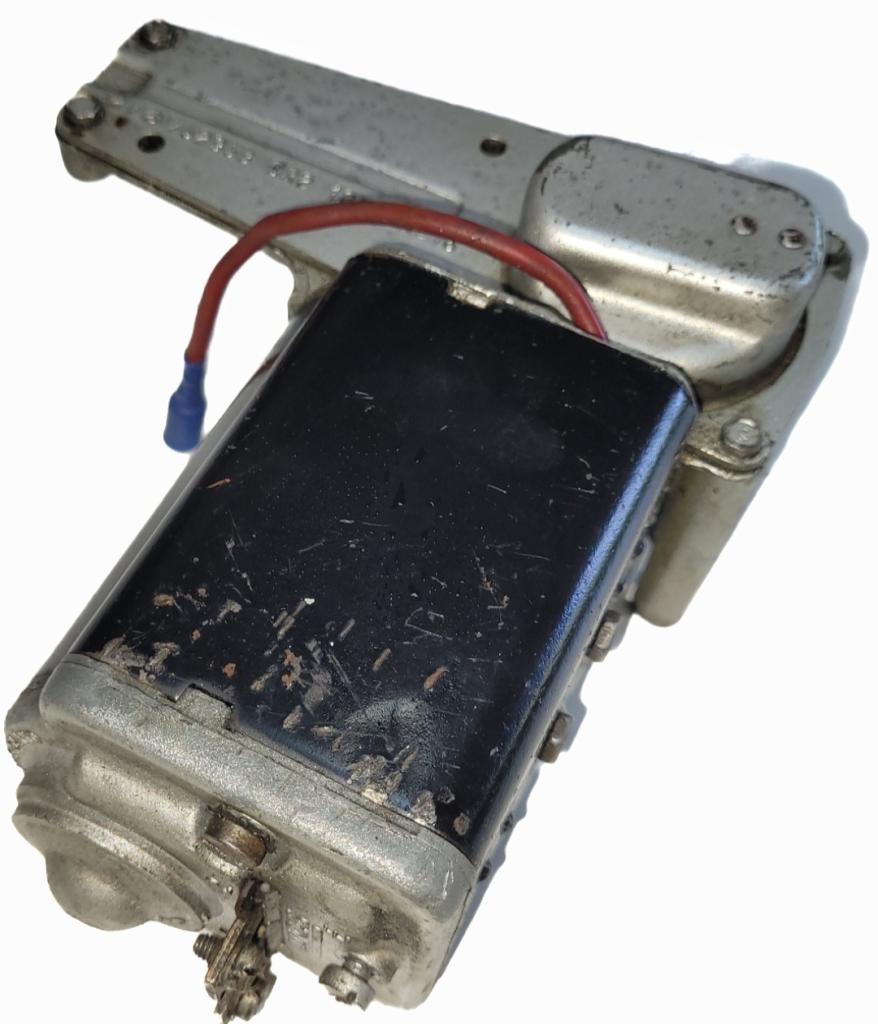 MOTEUR ESSUIS GLACE DR2 TRIUMPH TR3A TR4 LesAnciennes.com